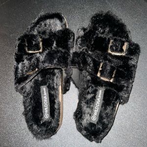 women’s size 8 black fuzzy sandals lightly worn